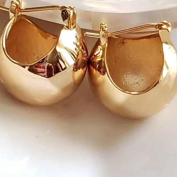 New! Basket Of Gold Hoop Earrings - Picture 7 of 11